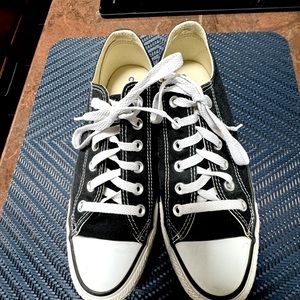 Converse Chuck Taylor All Star Black/White Low Top Sneakers Ladies 9, Men’s 7